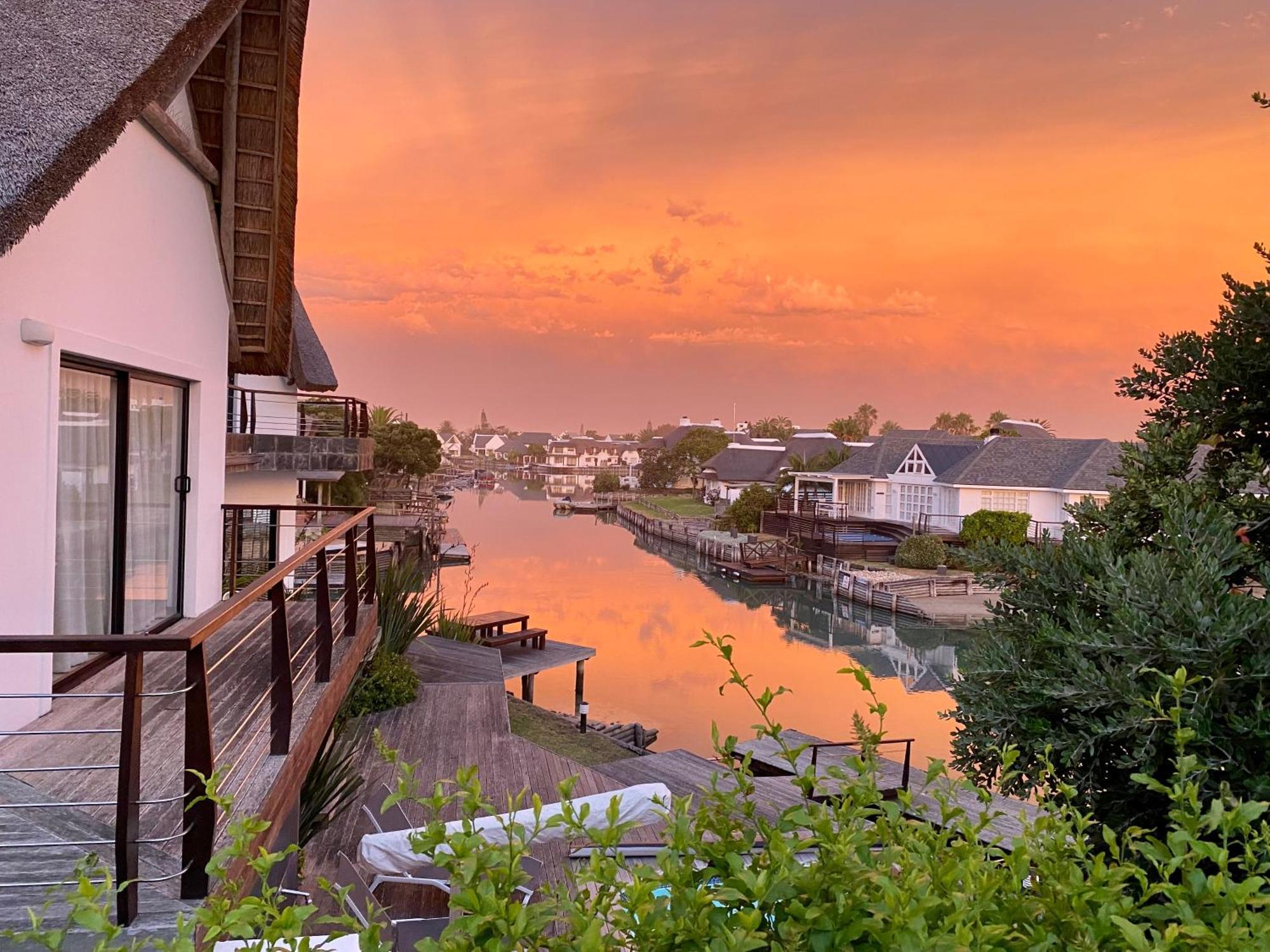 Canal Guest House - Waterfront Boutique Bed & Breakfast - Solar Power 세인트 프랜시스 베이 외부 사진