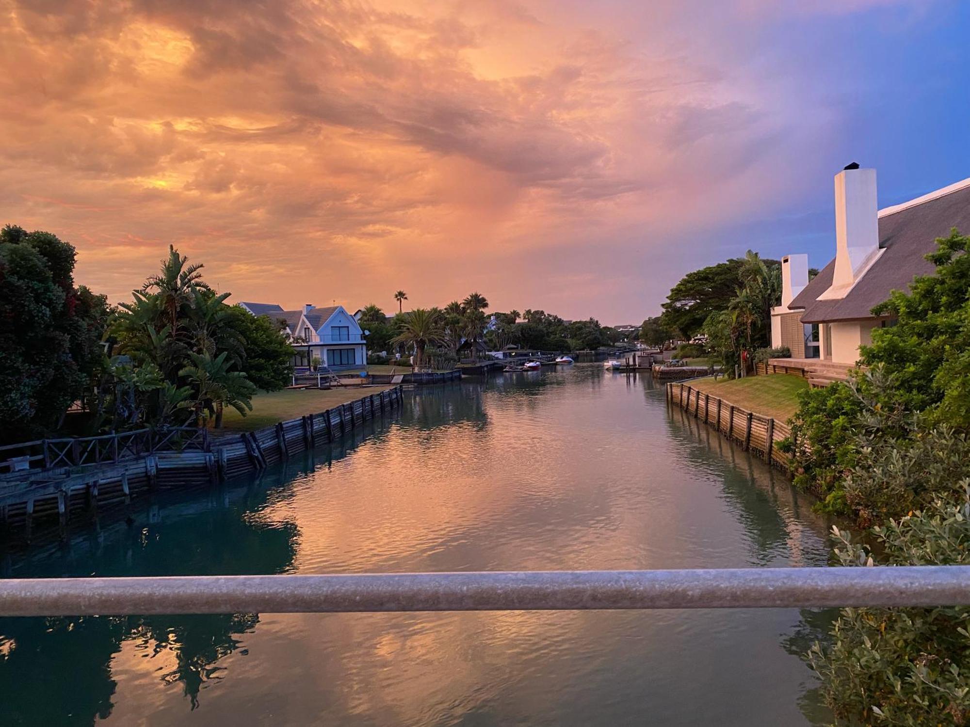 Canal Guest House - Waterfront Boutique Bed & Breakfast - Solar Power 세인트 프랜시스 베이 외부 사진